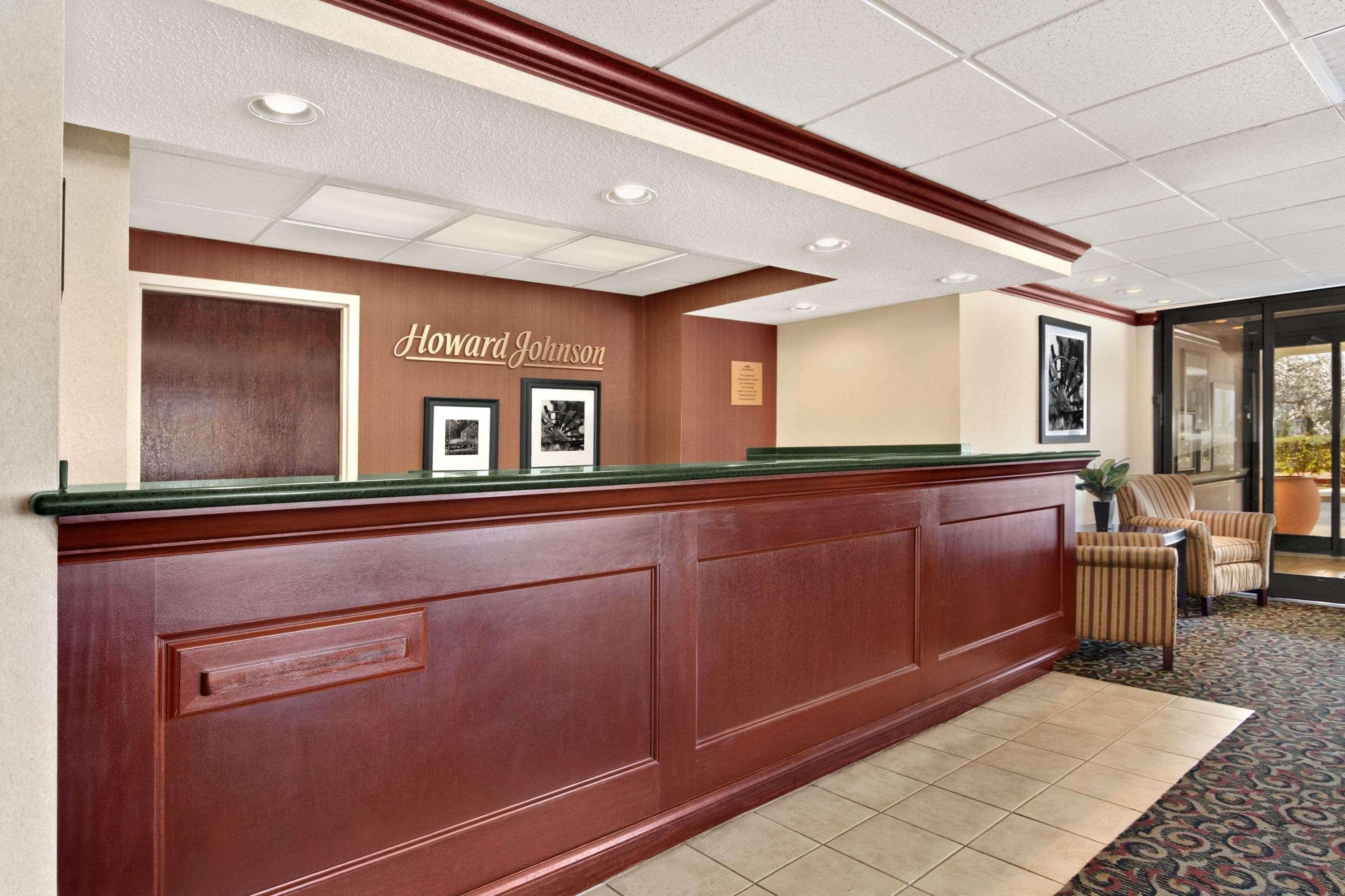 Howard Johnson By Wyndham Greensboro Near The Coliseum Ngoại thất bức ảnh