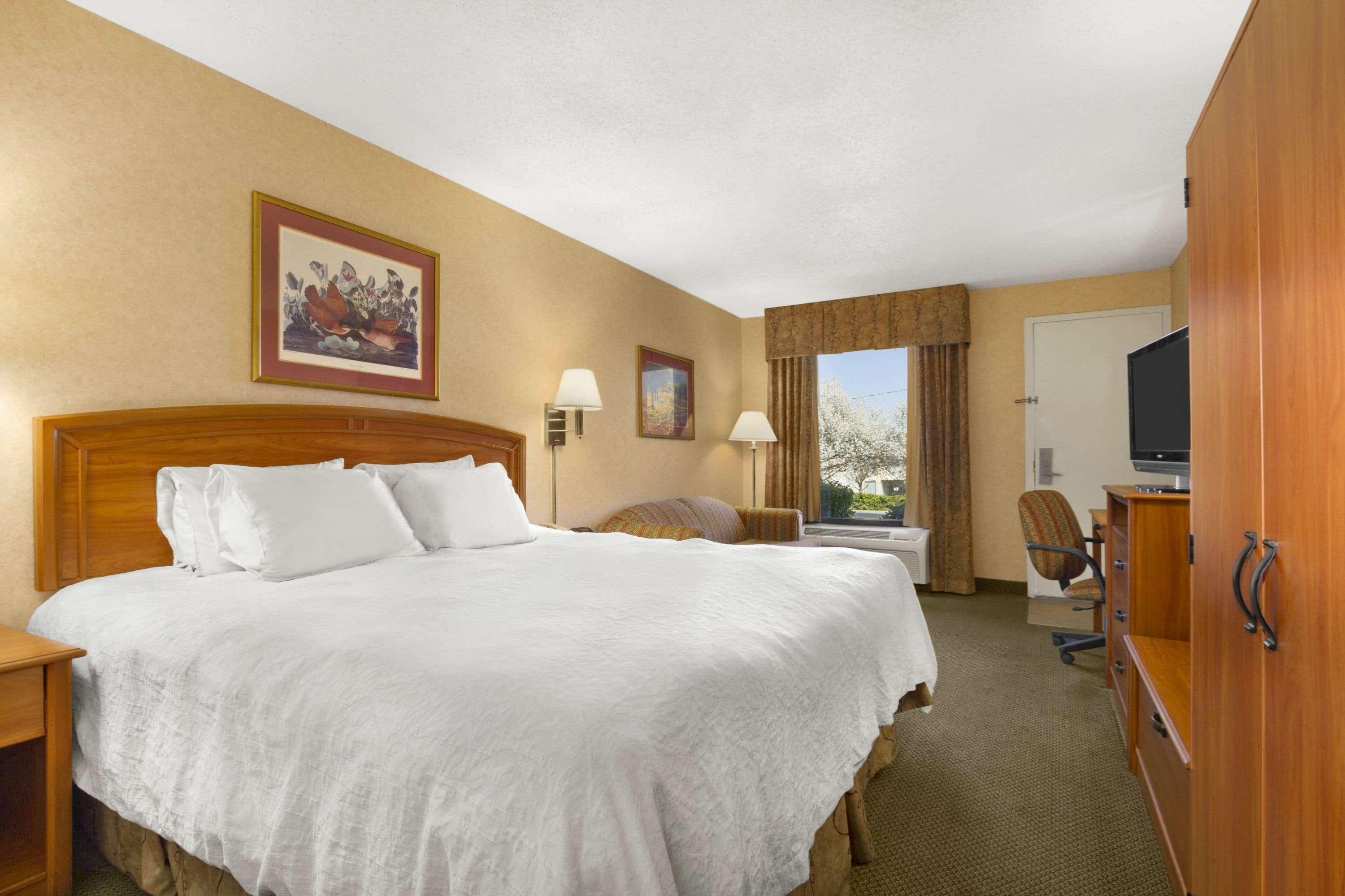 Howard Johnson By Wyndham Greensboro Near The Coliseum Ngoại thất bức ảnh