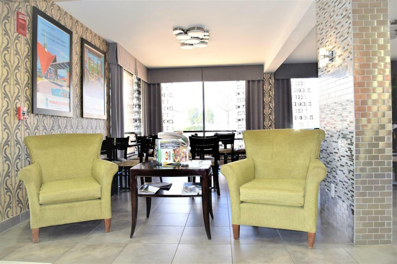 Howard Johnson By Wyndham Greensboro Near The Coliseum Ngoại thất bức ảnh