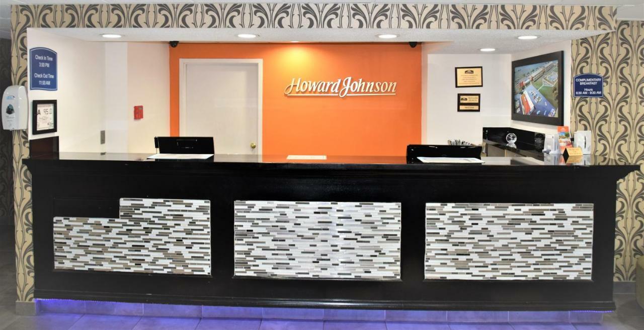 Howard Johnson By Wyndham Greensboro Near The Coliseum Ngoại thất bức ảnh