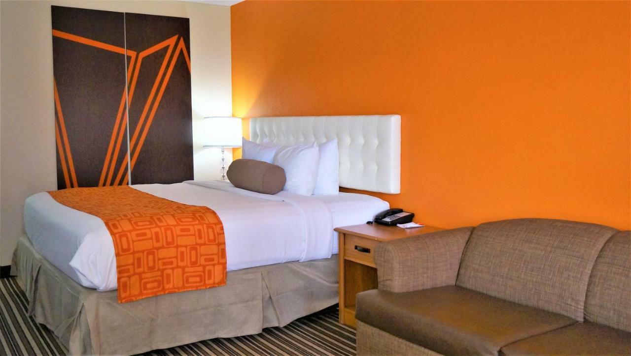 Howard Johnson By Wyndham Greensboro Near The Coliseum Ngoại thất bức ảnh