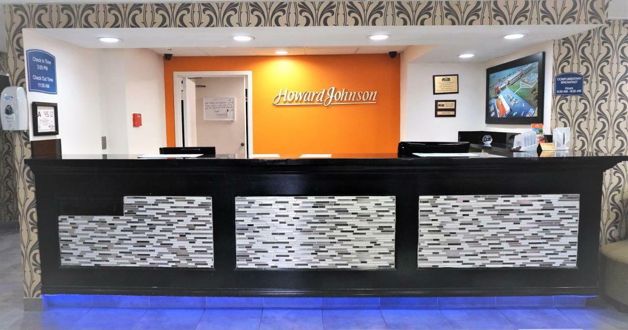 Howard Johnson By Wyndham Greensboro Near The Coliseum Ngoại thất bức ảnh