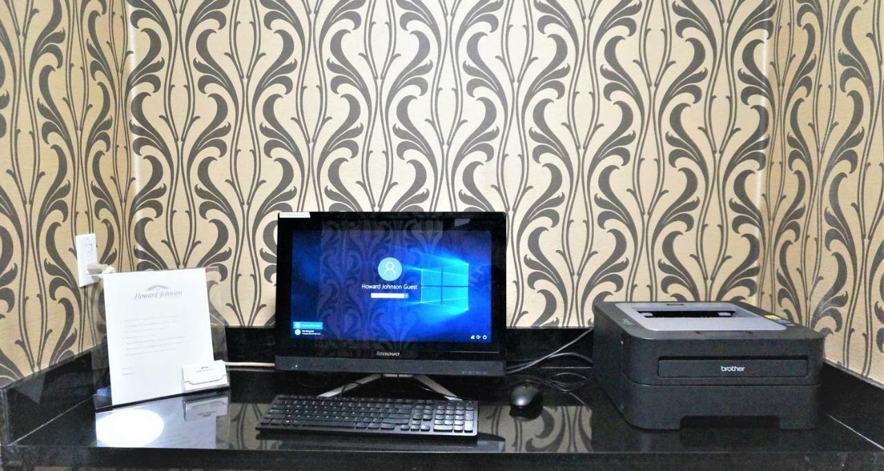 Howard Johnson By Wyndham Greensboro Near The Coliseum Ngoại thất bức ảnh