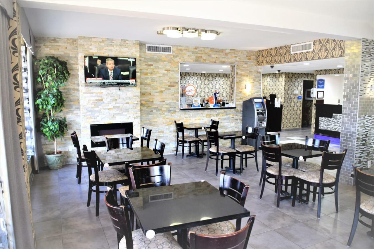 Howard Johnson By Wyndham Greensboro Near The Coliseum Ngoại thất bức ảnh