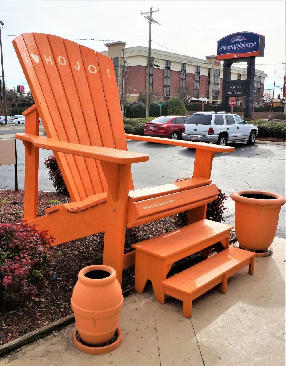 Howard Johnson By Wyndham Greensboro Near The Coliseum Ngoại thất bức ảnh