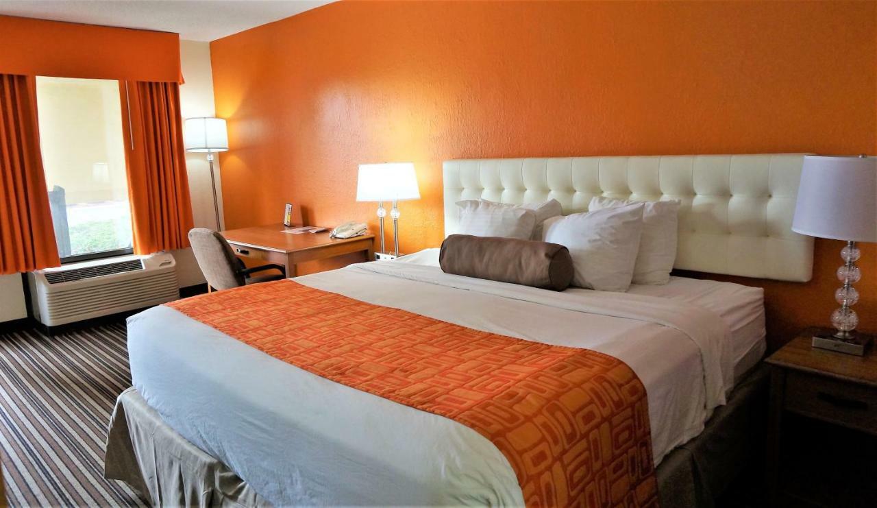 Howard Johnson By Wyndham Greensboro Near The Coliseum Ngoại thất bức ảnh