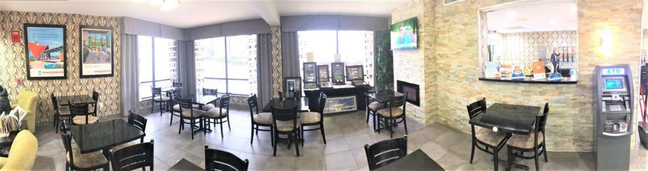 Howard Johnson By Wyndham Greensboro Near The Coliseum Ngoại thất bức ảnh
